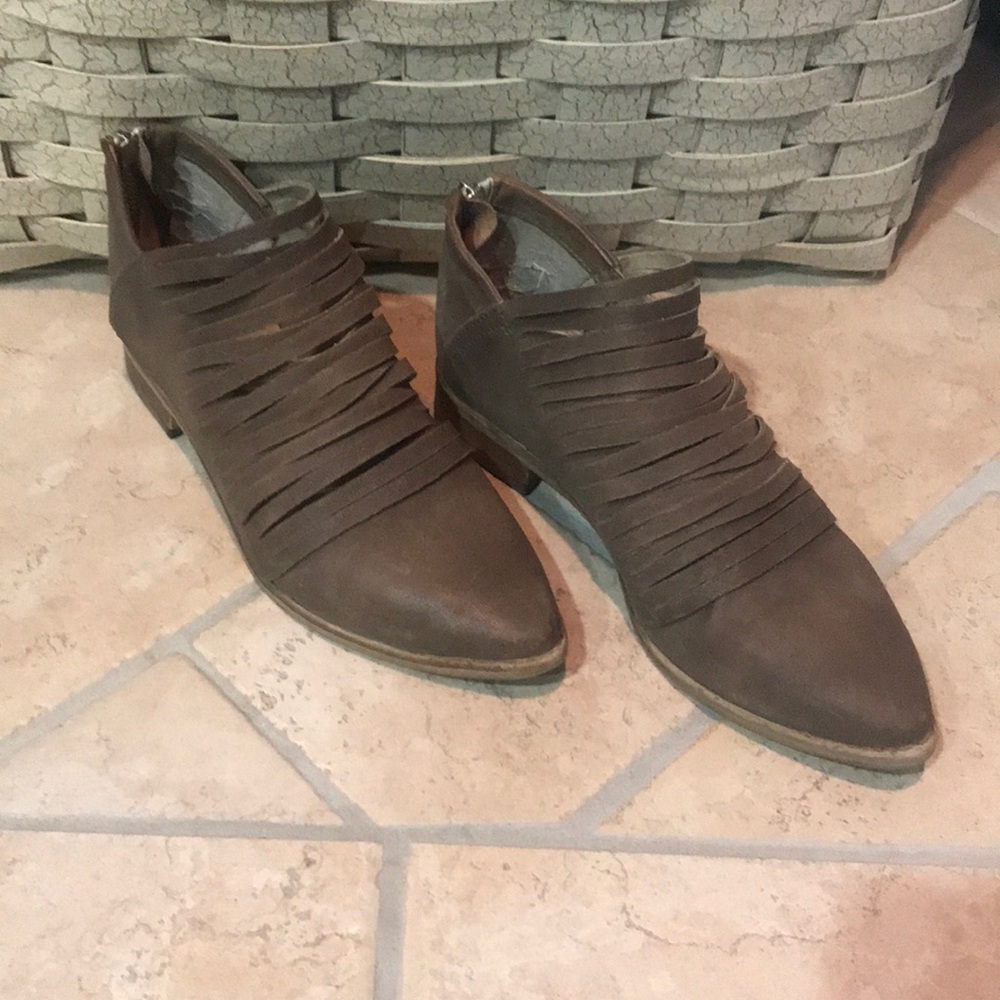Free People-Leather Bootie-Great Used Condition